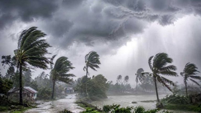 ১১ অঞ্চলে ঝড়-বৃষ্টির পূর্বাভাস, নদীবন্দরে ১ নম্বর সতর্ক সংকেত