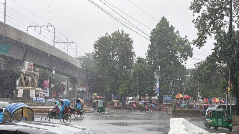 ঢাকায় দুপুরের মধ্যে বৃষ্টি বা বজ্রবৃষ্টির সম্ভাবনা